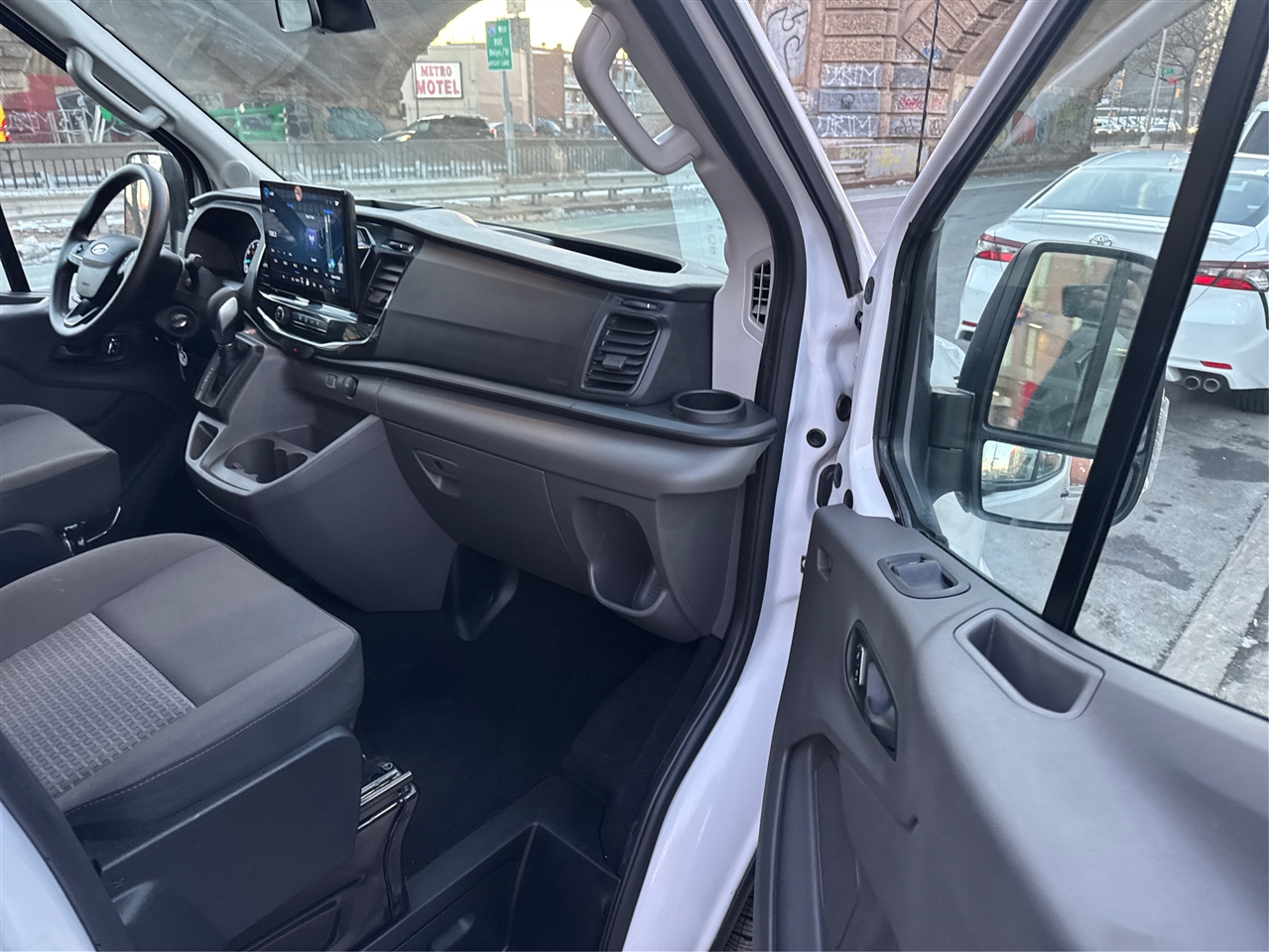 Ford Transit Passenger Wagon T-350 148" Med Roof XLT RWD 2025