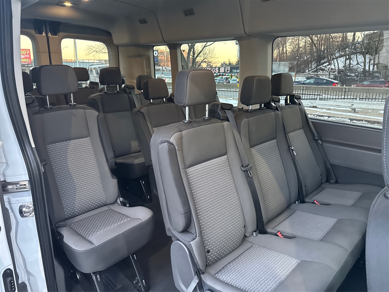 Ford Transit Passenger Wagon T-350 148" Med Roof XLT RWD 2025