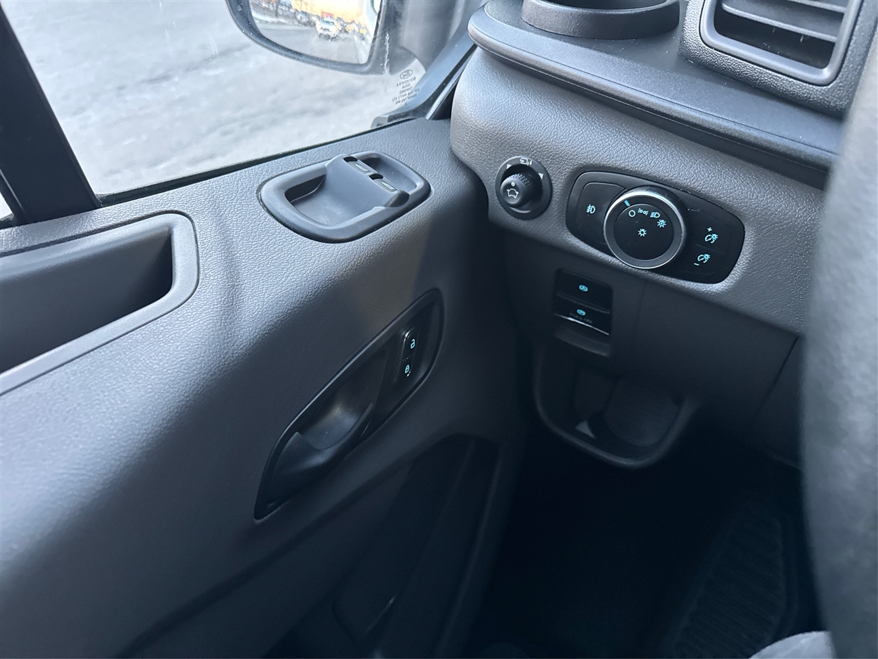 Ford Transit Passenger Wagon T-350 148" Med Roof XLT RWD 2025