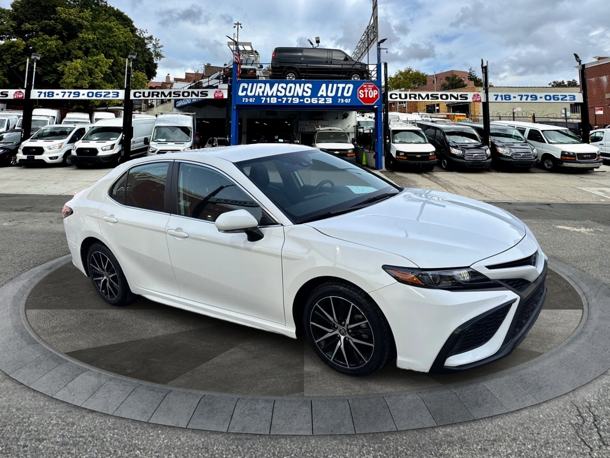 Toyota Camry Hybrid SE Nightshade CVT (Natl) 2023