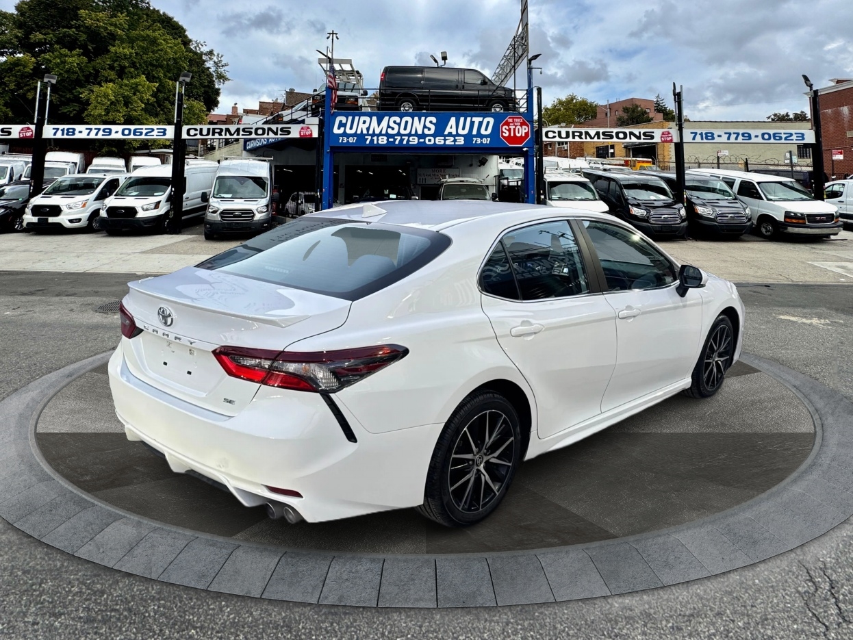 Toyota Camry Hybrid SE Nightshade CVT (Natl) 2023