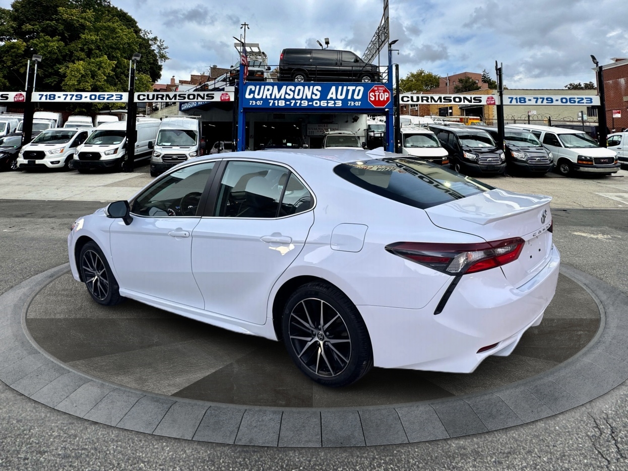 Toyota Camry Hybrid SE Nightshade CVT (Natl) 2023