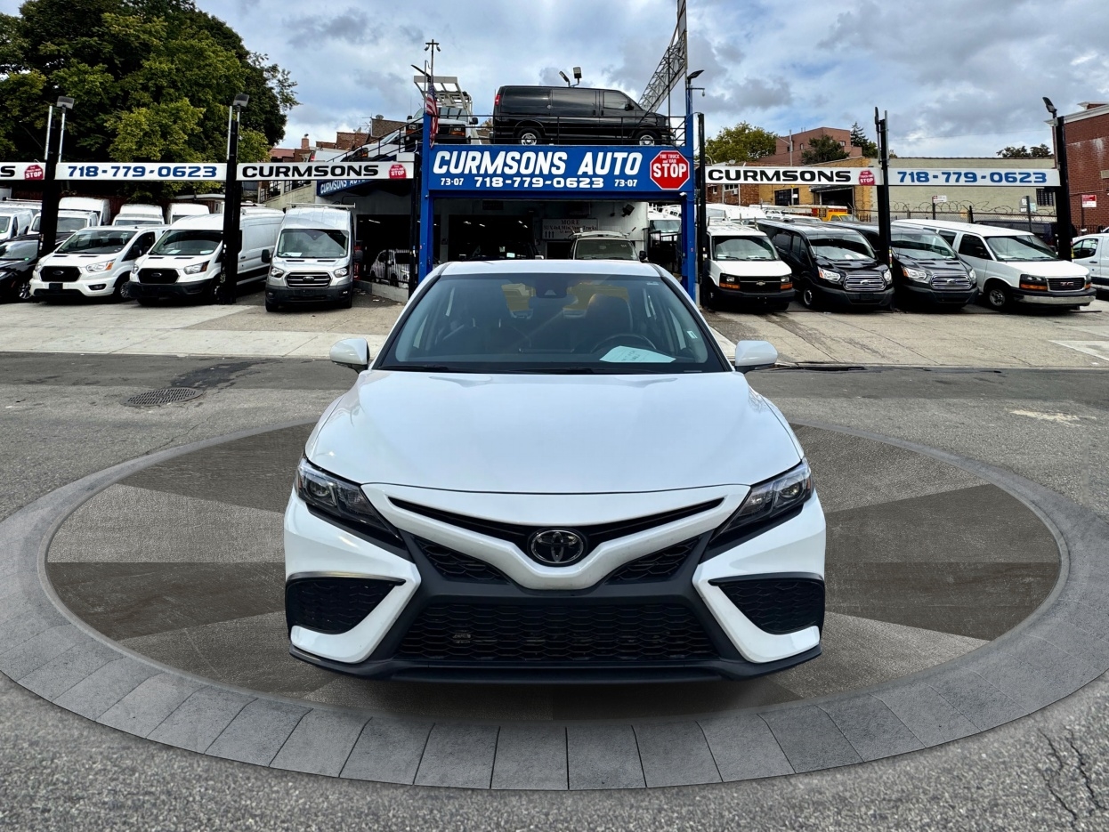 Toyota Camry Hybrid SE Nightshade CVT (Natl) 2023