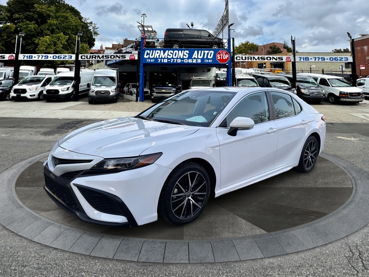 Toyota Camry Hybrid SE Nightshade CVT (Natl) 2023