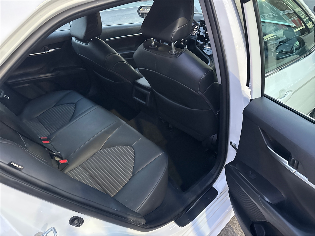 Toyota Camry Hybrid SE Nightshade CVT (Natl) 2023