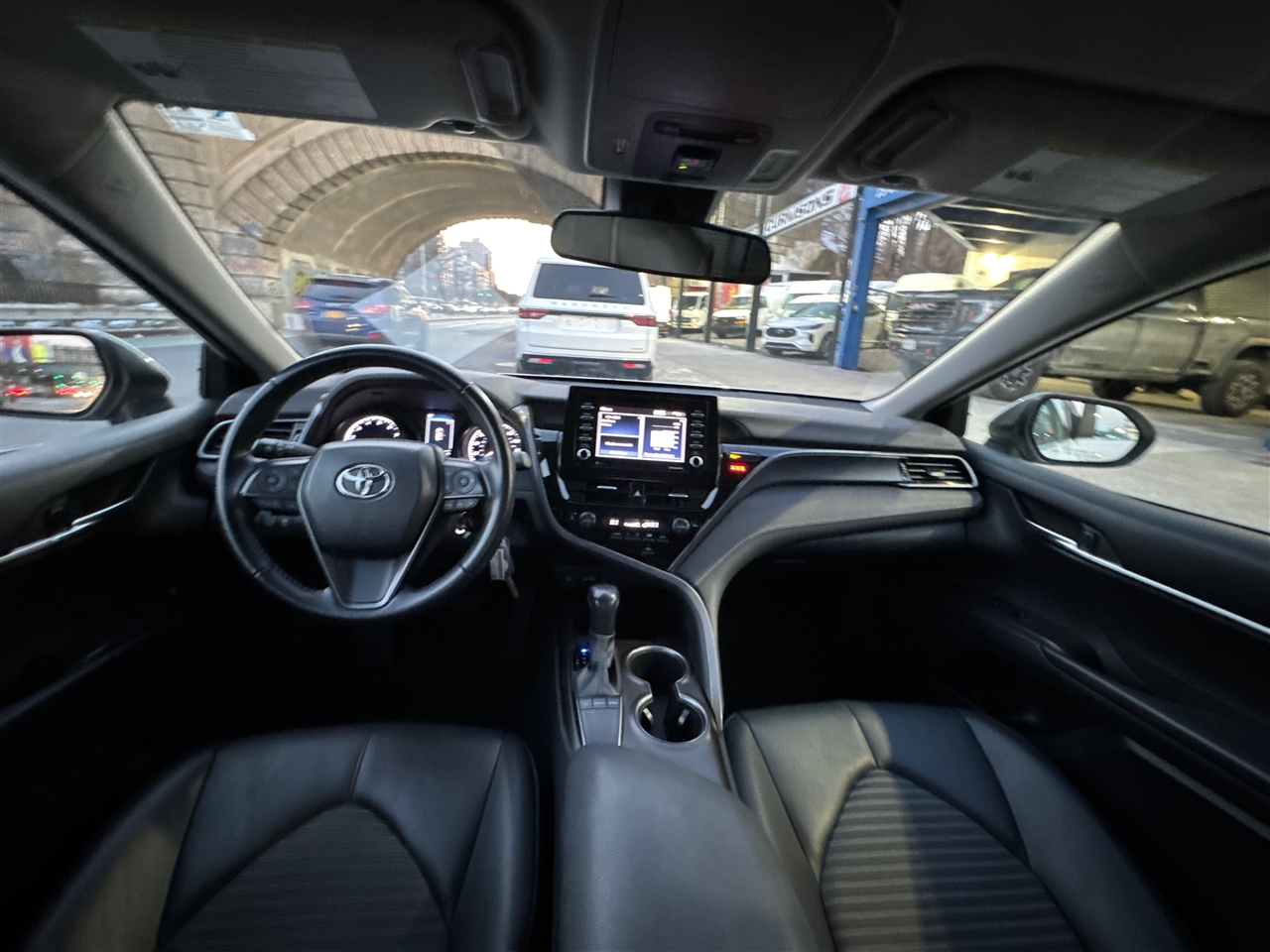 Toyota Camry Hybrid SE Nightshade CVT (Natl) 2023