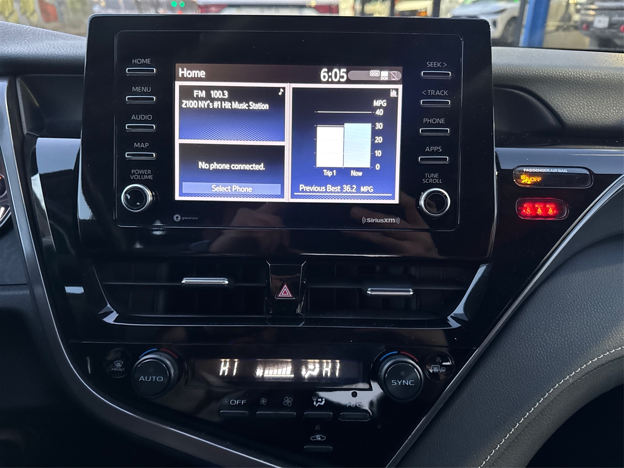 Toyota Camry Hybrid SE Nightshade CVT (Natl) 2023