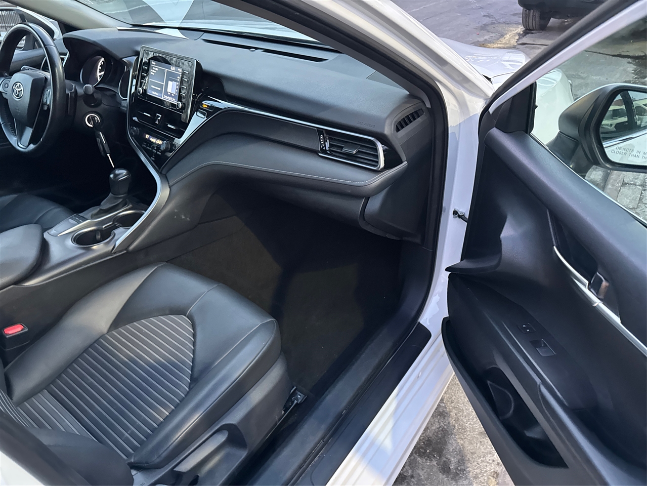 Toyota Camry Hybrid SE Nightshade CVT (Natl) 2023