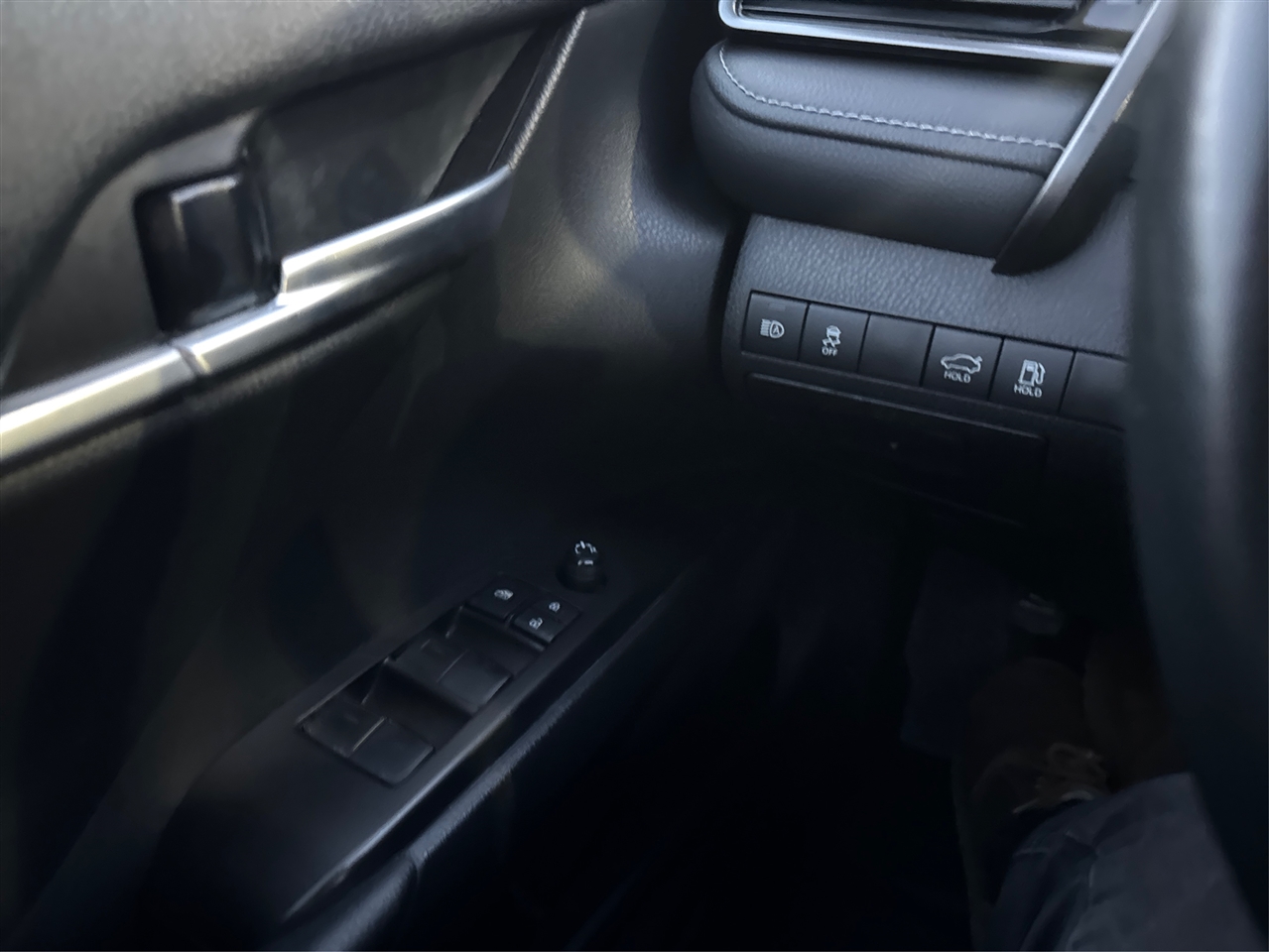 Toyota Camry Hybrid SE Nightshade CVT (Natl) 2023