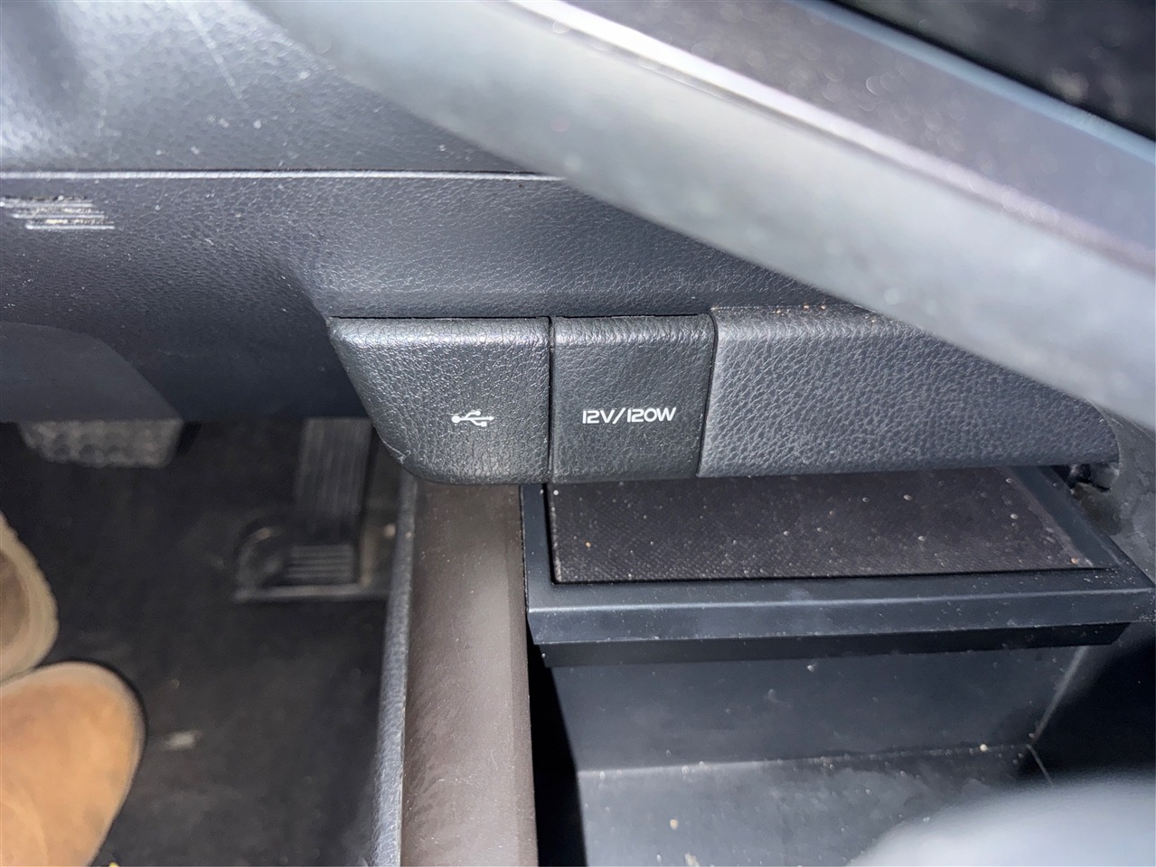 Toyota Camry Hybrid SE Nightshade CVT (Natl) 2023