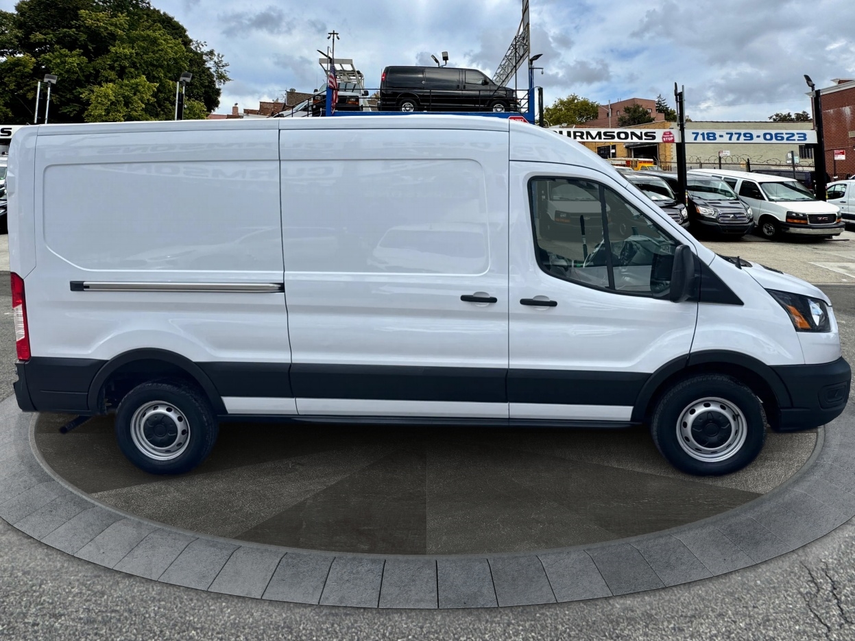 Ford Transit Cargo Van T-250 130" Med Rf 9070 GVWR RWD 2023