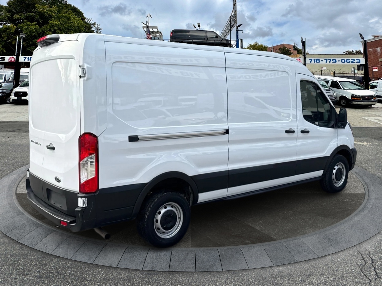 Ford Transit Cargo Van T-250 130" Med Rf 9070 GVWR RWD 2023