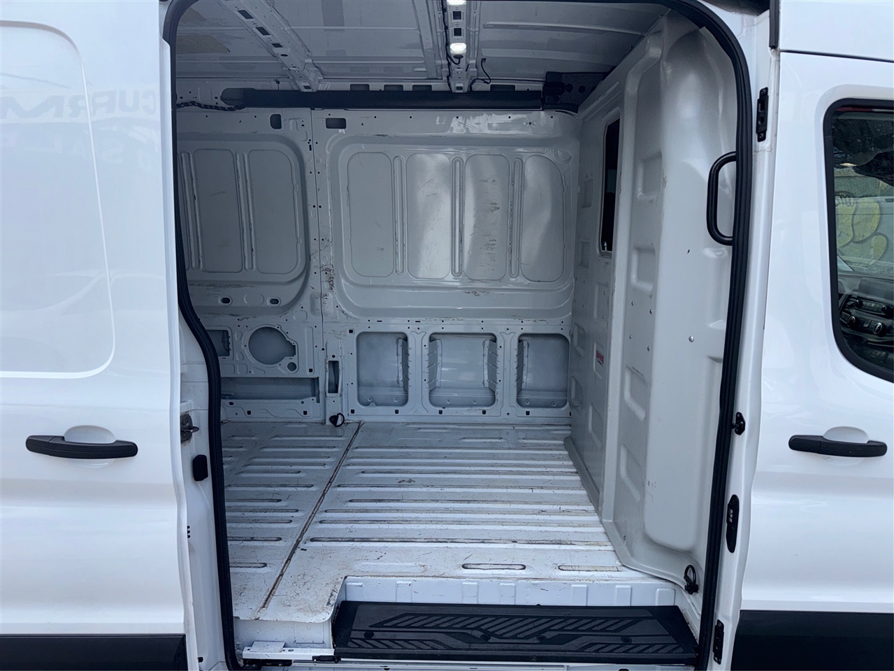 Ford Transit Cargo Van T-250 130" Med Rf 9070 GVWR RWD 2023