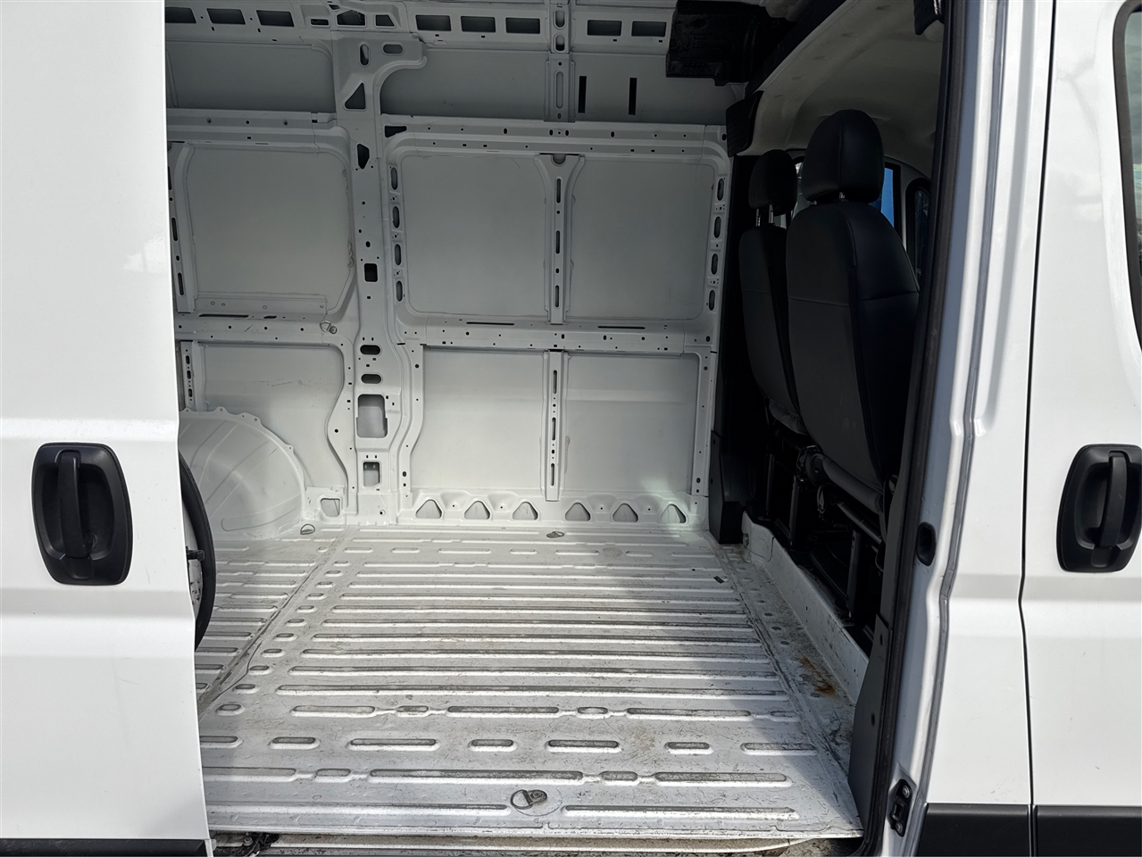 RAM ProMaster Cargo Van Tradesman 2500 High Roof 136" WB w/Pass Seat 2024