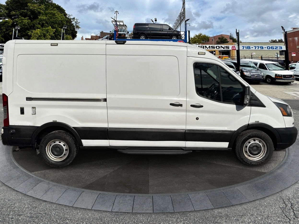 Ford Transit Van T-350 148" Med Rf 9500 GVWR Sliding RH Dr 2017