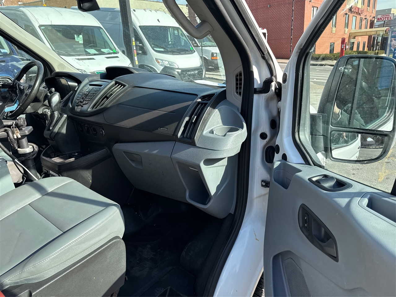 Ford Transit Van T-350 148" Med Rf 9500 GVWR Sliding RH Dr 2017