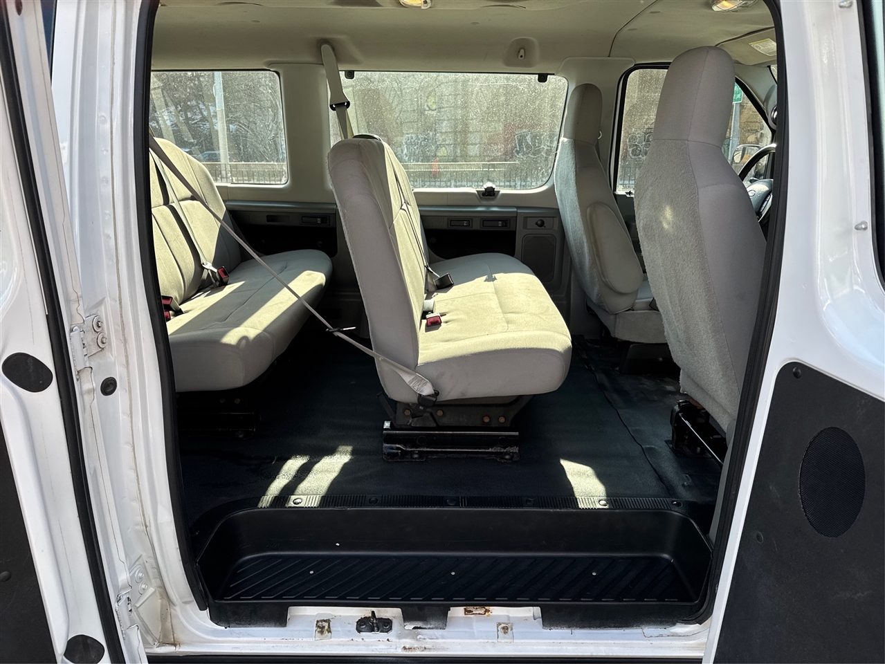 Ford Econoline Wagon E-150 XLT 2013
