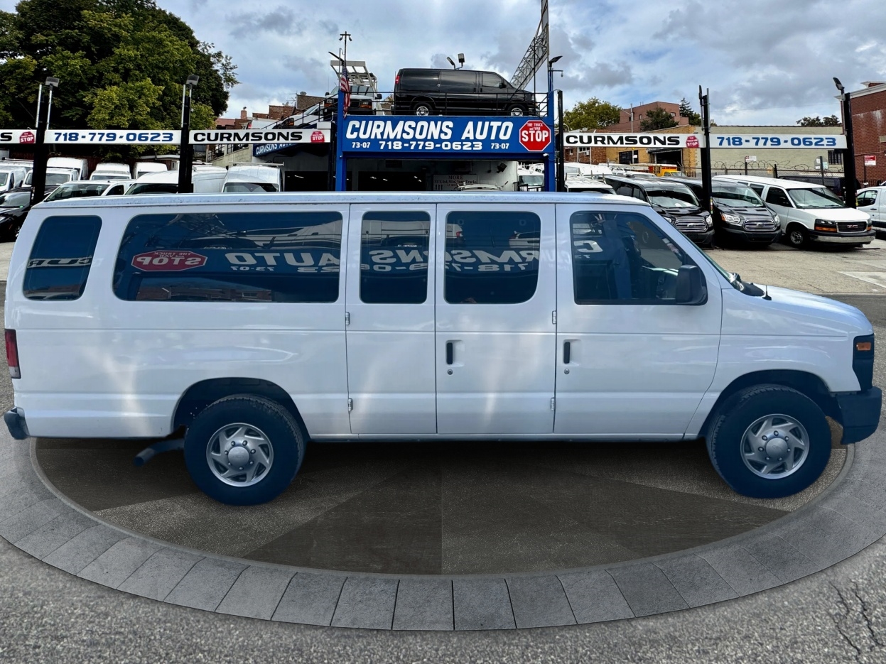 Ford Econoline Wagon E-350 Super Duty Ext XL 2010