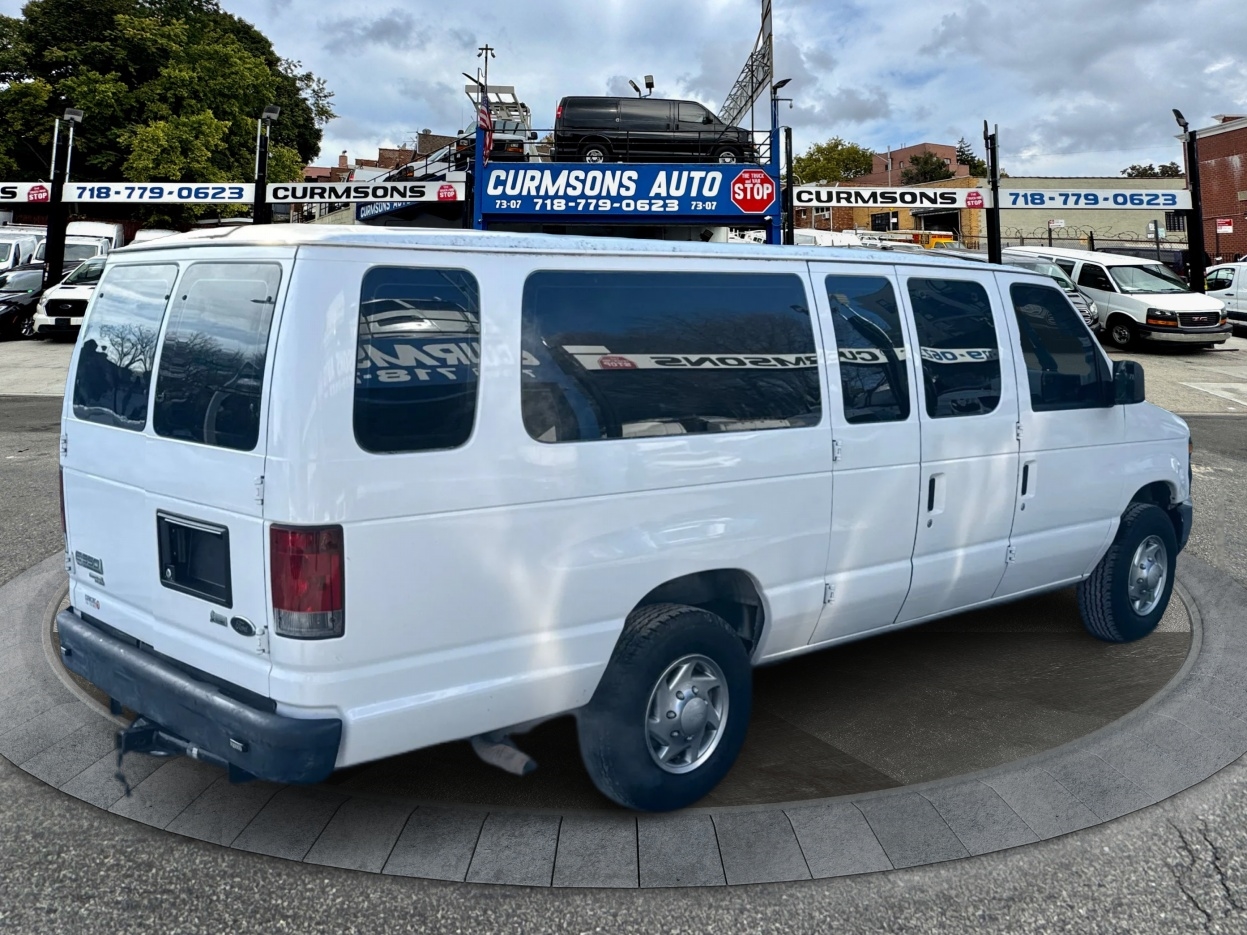 Ford Econoline Wagon E-350 Super Duty Ext XL 2010