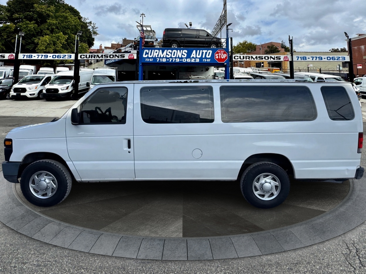 Ford Econoline Wagon E-350 Super Duty Ext XL 2010