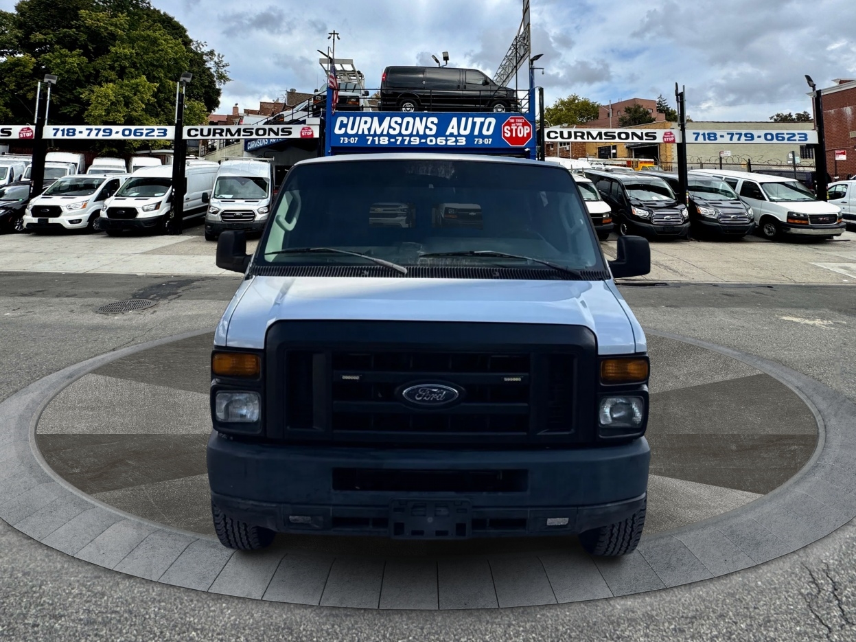 Ford Econoline Wagon E-350 Super Duty Ext XL 2010