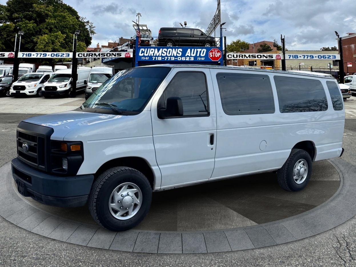 Ford Econoline Wagon E-350 Super Duty Ext XL 2010