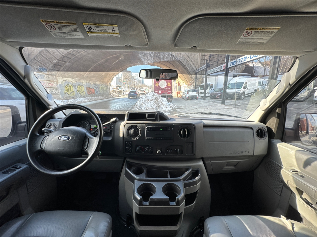 Ford Econoline Wagon E-350 Super Duty Ext XL 2010