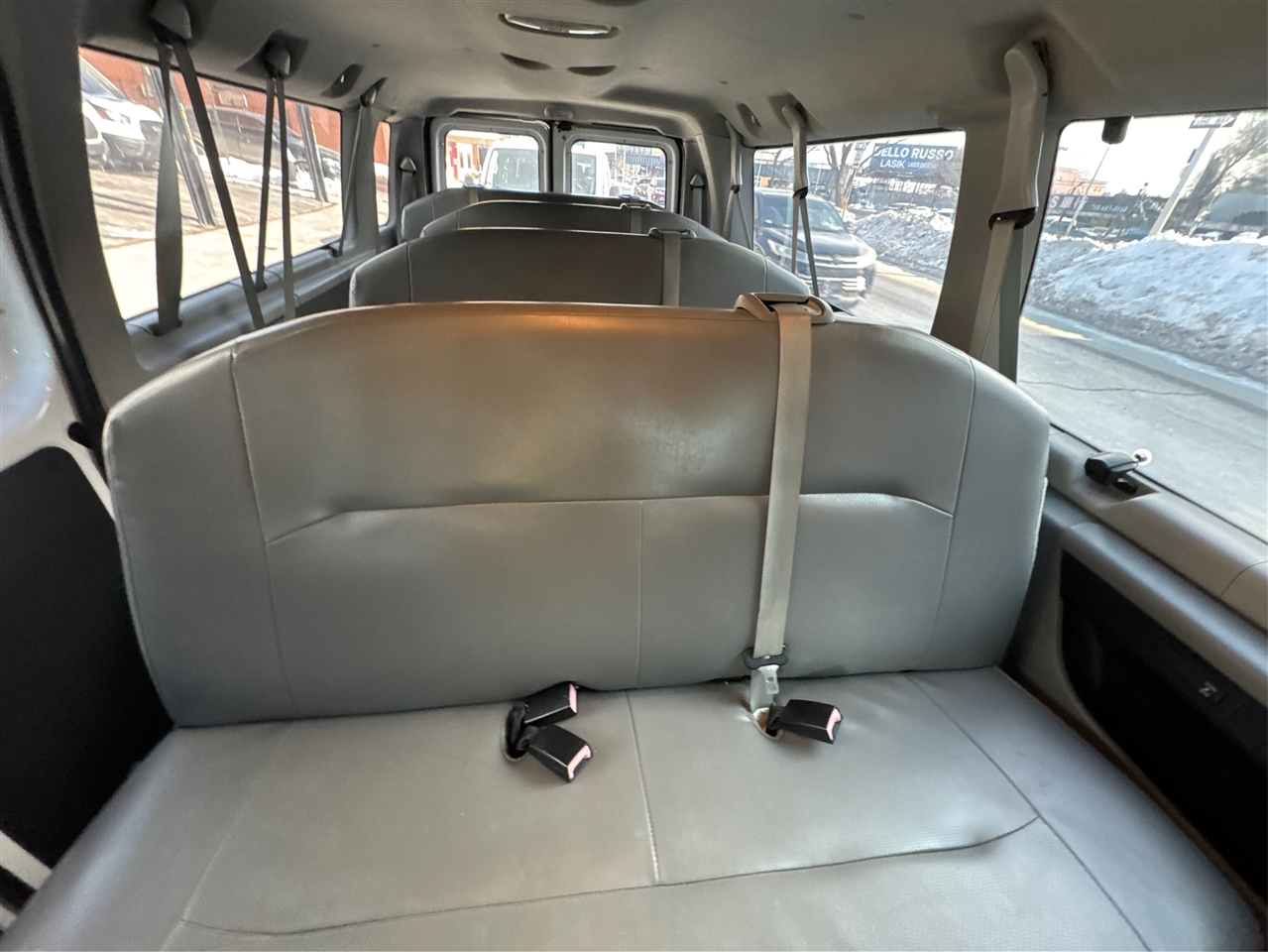 Ford Econoline Wagon E-350 Super Duty Ext XL 2010