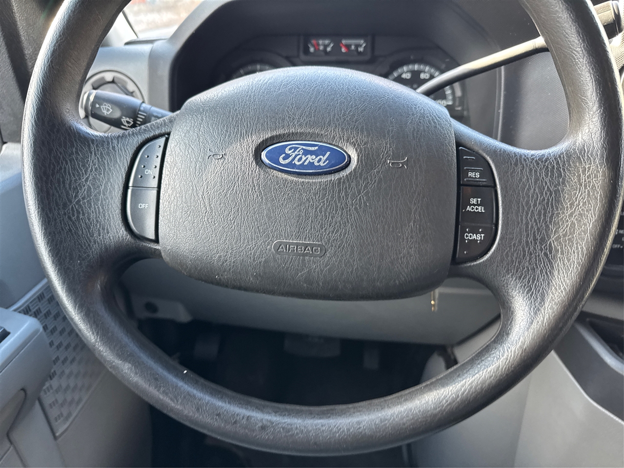 Ford Econoline Wagon E-350 Super Duty Ext XL 2010