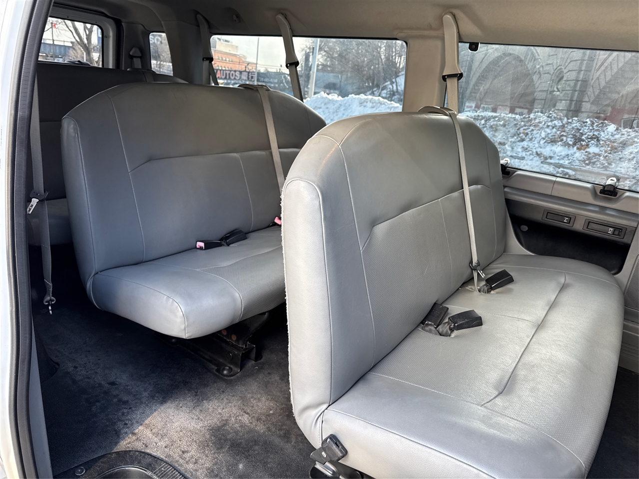 Ford Econoline Wagon E-350 Super Duty Ext XL 2010