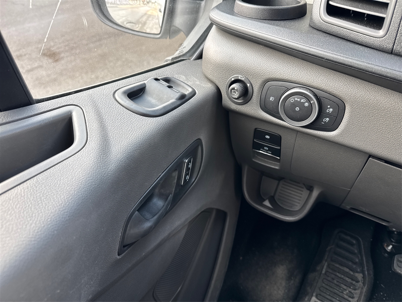 Ford Transit Passenger Wagon T-350 148" Low Roof XLT RWD 2025