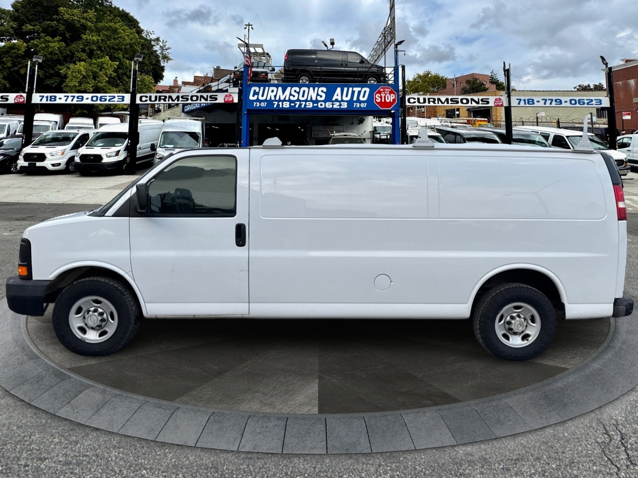 Chevrolet Express Cargo Van RWD 3500 155" 2009