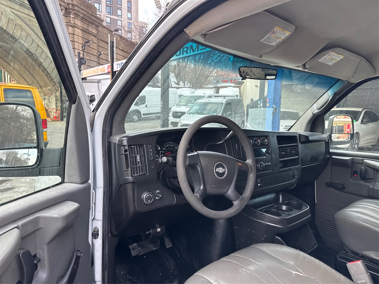 Chevrolet Express Cargo Van RWD 3500 155" 2009