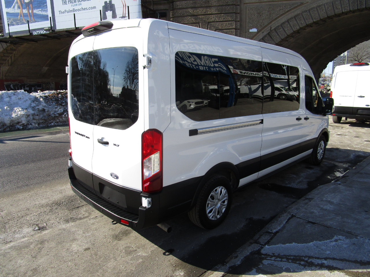 Ford Transit Passenger Wagon T-350 148" Med Roof XLT RWD 2026