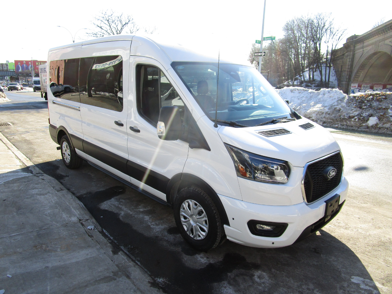Ford Transit Passenger Wagon T-350 148" Med Roof XLT RWD 2026
