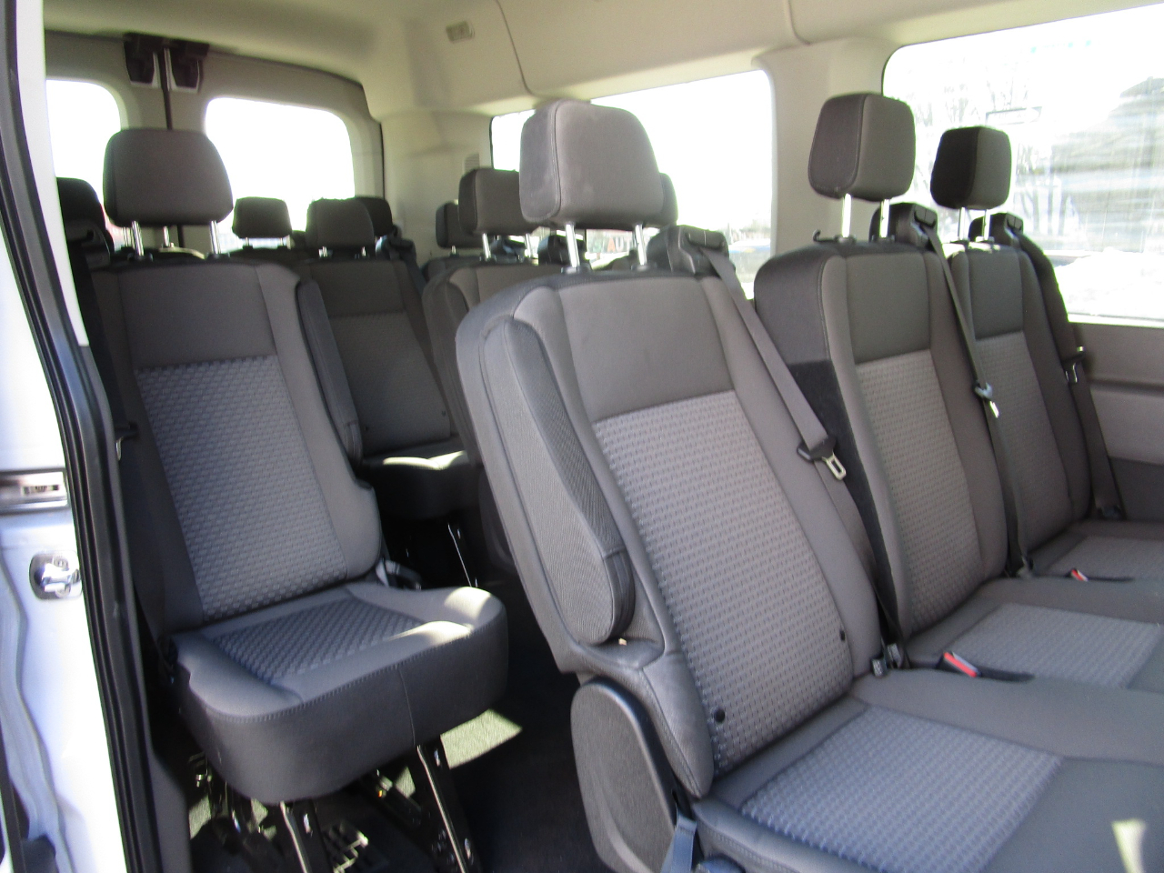 Ford Transit Passenger Wagon T-350 148" Med Roof XLT RWD 2026