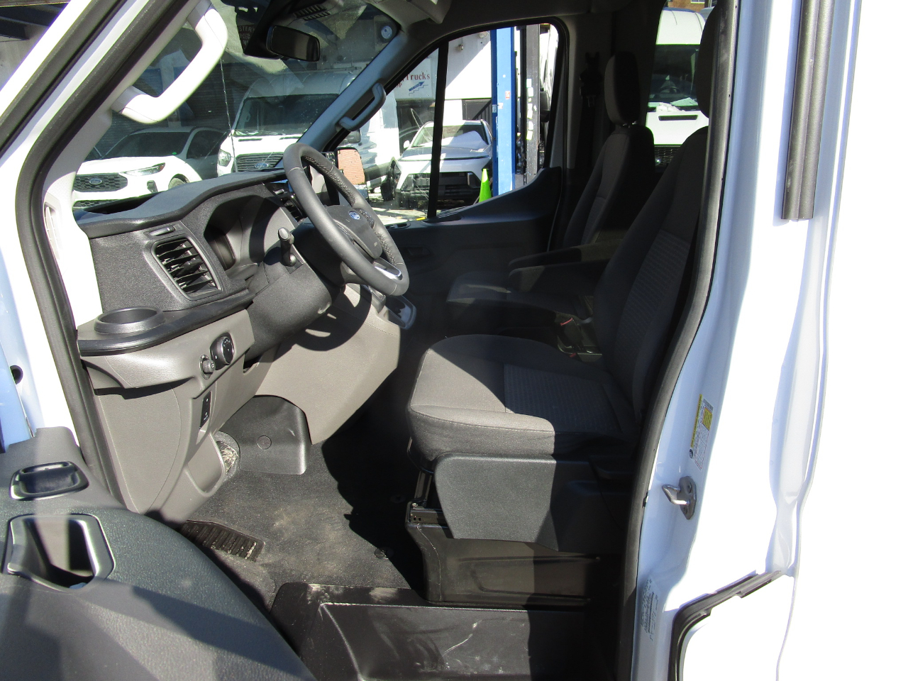 Ford Transit Passenger Wagon T-350 148" Med Roof XLT RWD 2026