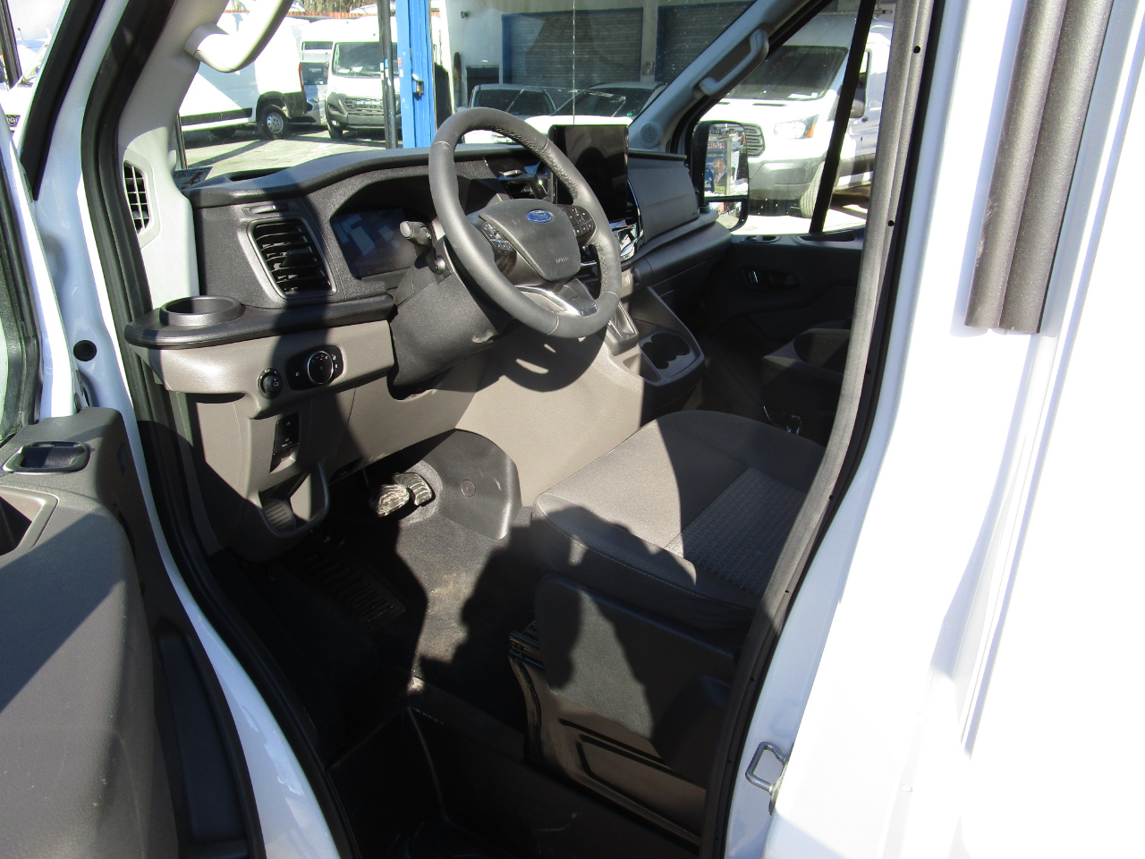 Ford Transit Passenger Wagon T-350 148" Med Roof XLT RWD 2026