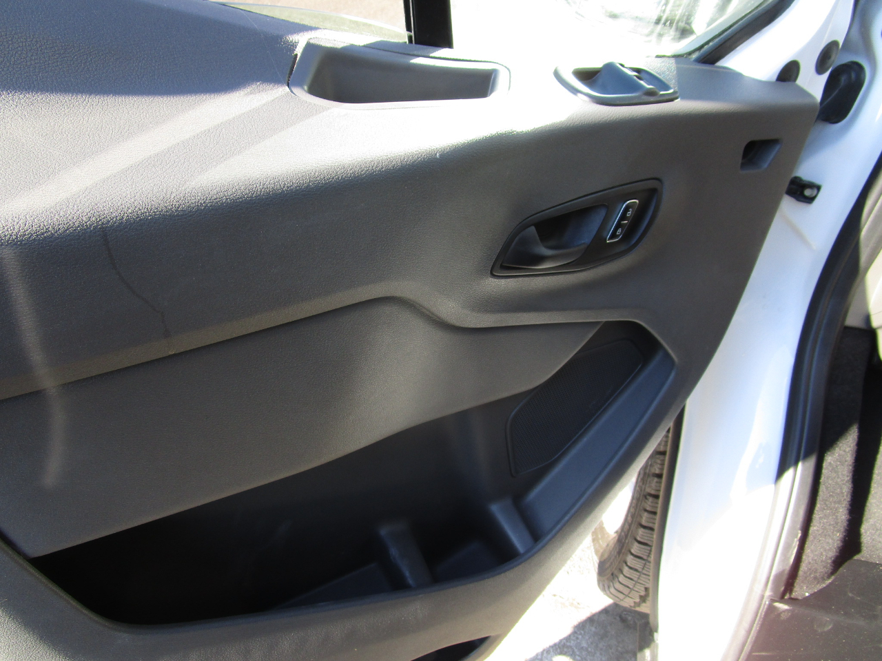 Ford Transit Passenger Wagon T-350 148" Med Roof XLT RWD 2026