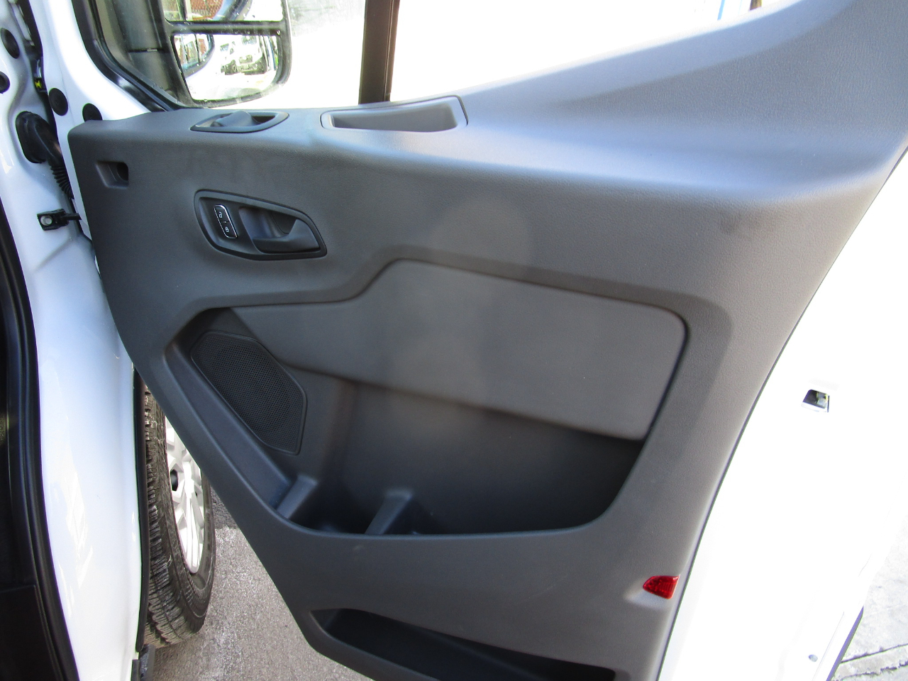 Ford Transit Passenger Wagon T-350 148" Med Roof XLT RWD 2026