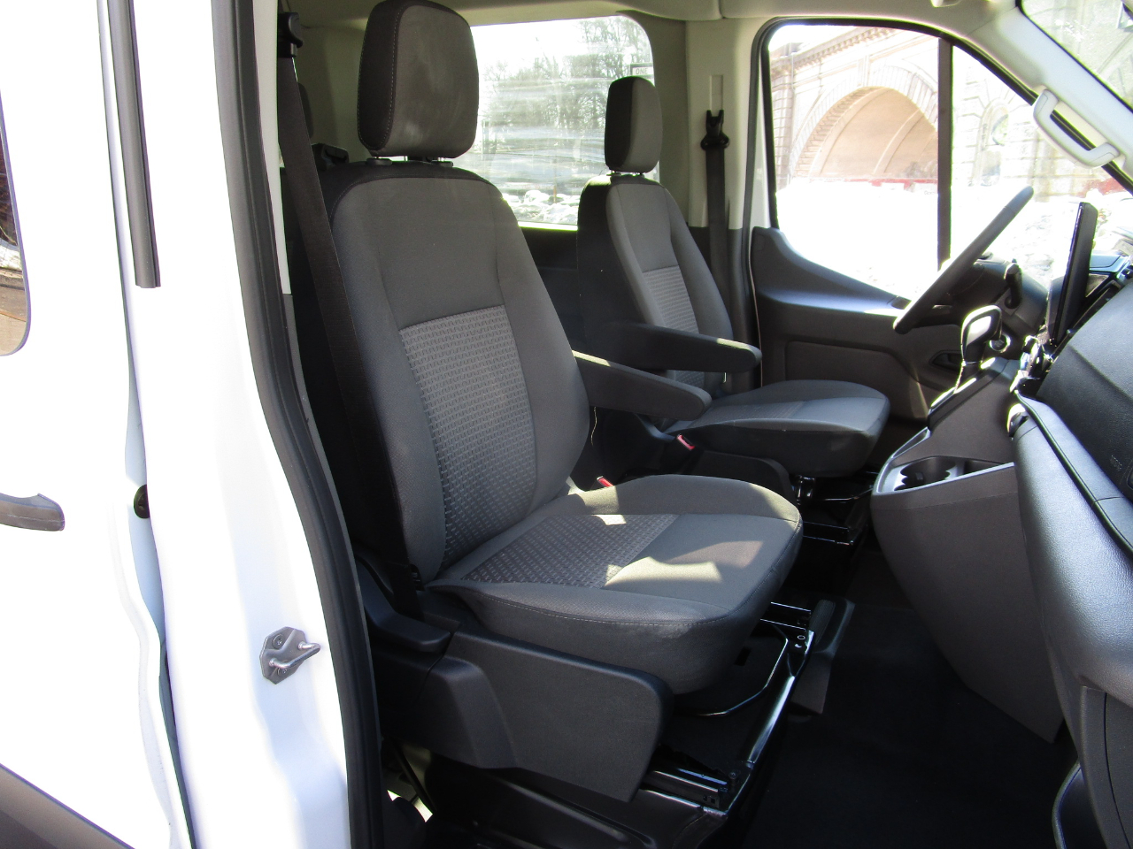 Ford Transit Passenger Wagon T-350 148" Med Roof XLT RWD 2026