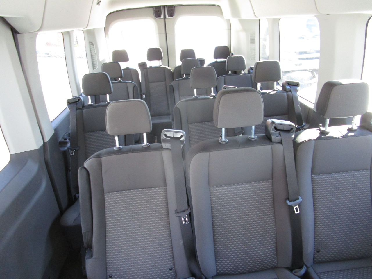 Ford Transit Passenger Wagon T-350 148" Med Roof XLT RWD 2026