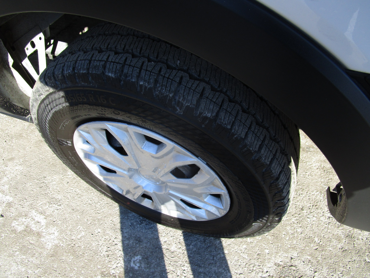 Ford Transit Passenger Wagon T-350 148" Med Roof XLT RWD 2026