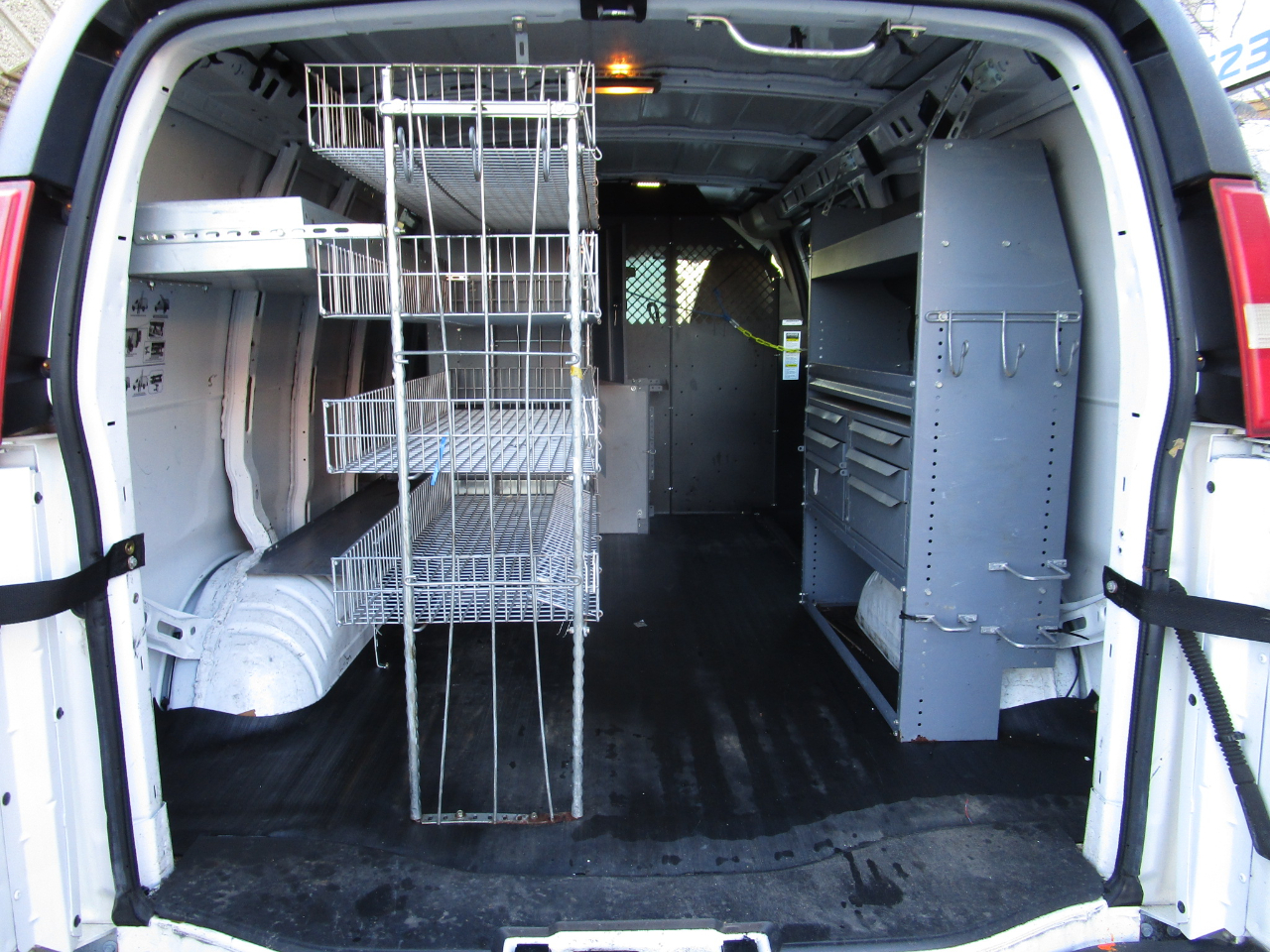 Chevrolet Express Cargo Van RWD 2500 135" 2011