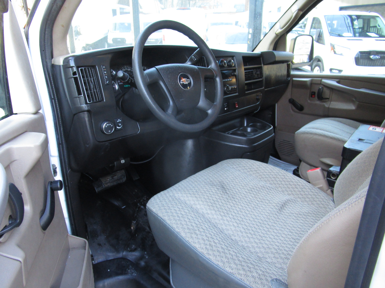 Chevrolet Express Cargo Van RWD 2500 135" 2011