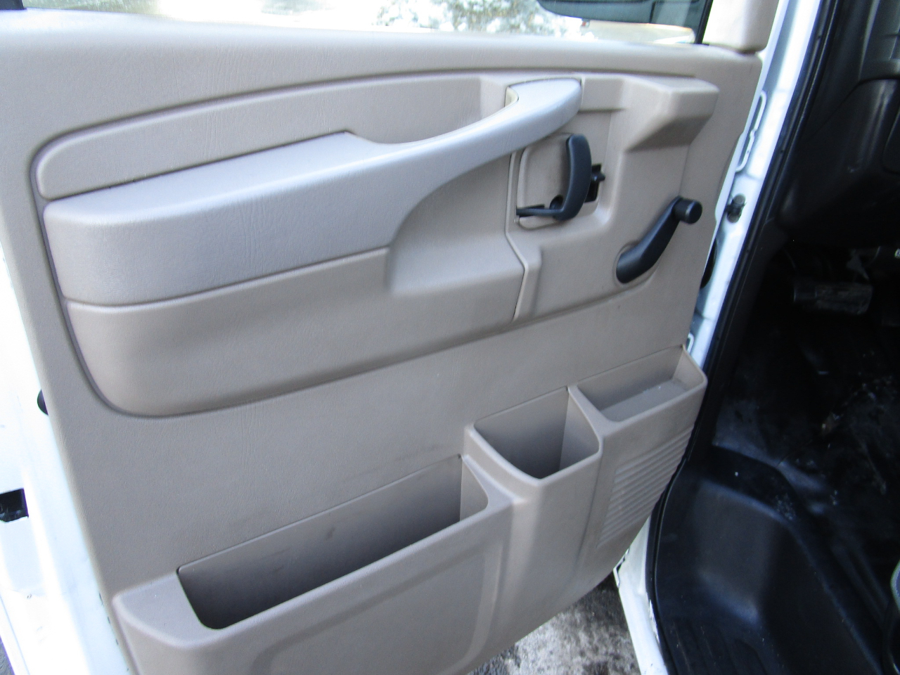 Chevrolet Express Cargo Van RWD 2500 135" 2011