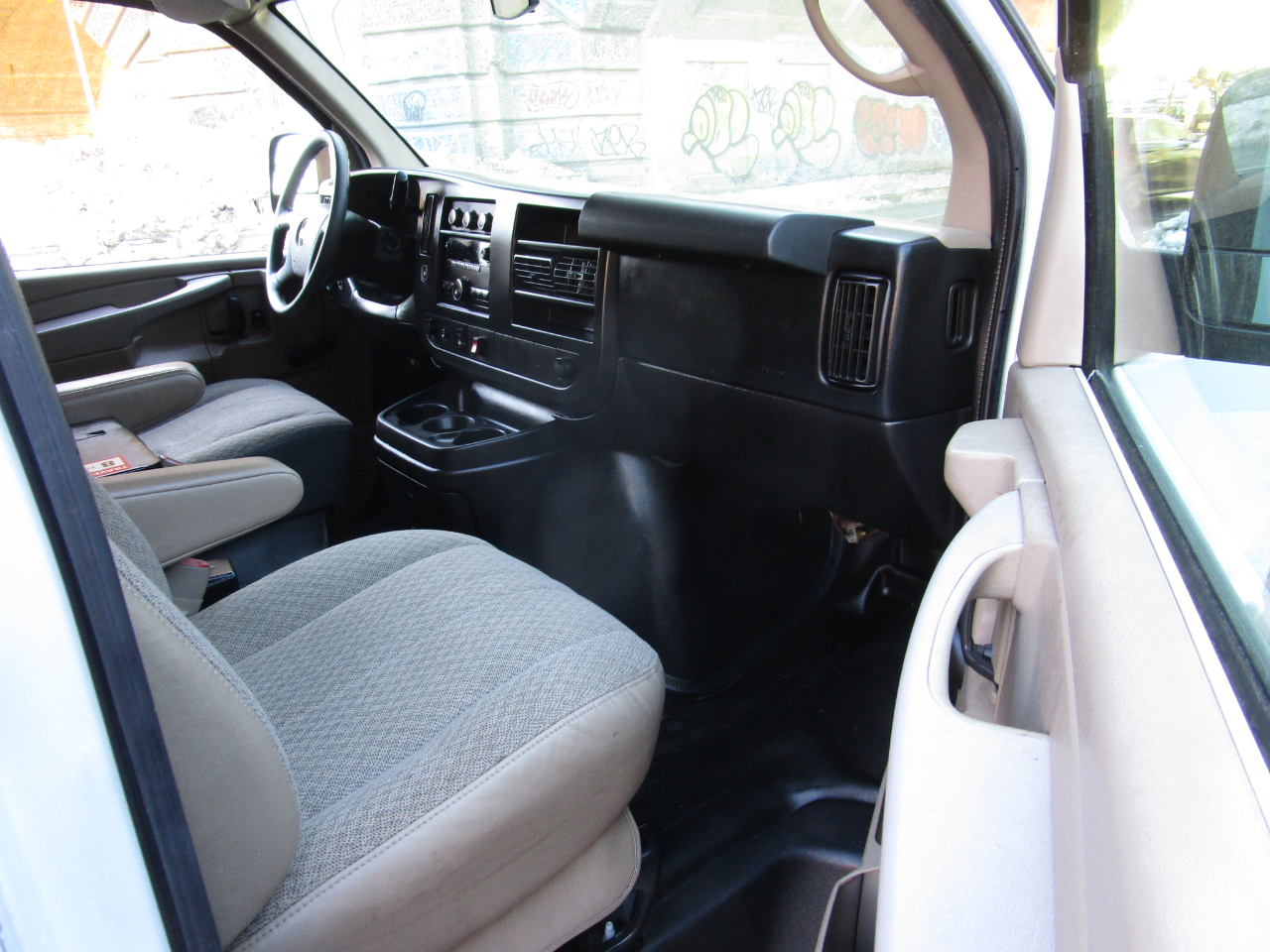 Chevrolet Express Cargo Van RWD 2500 135" 2011