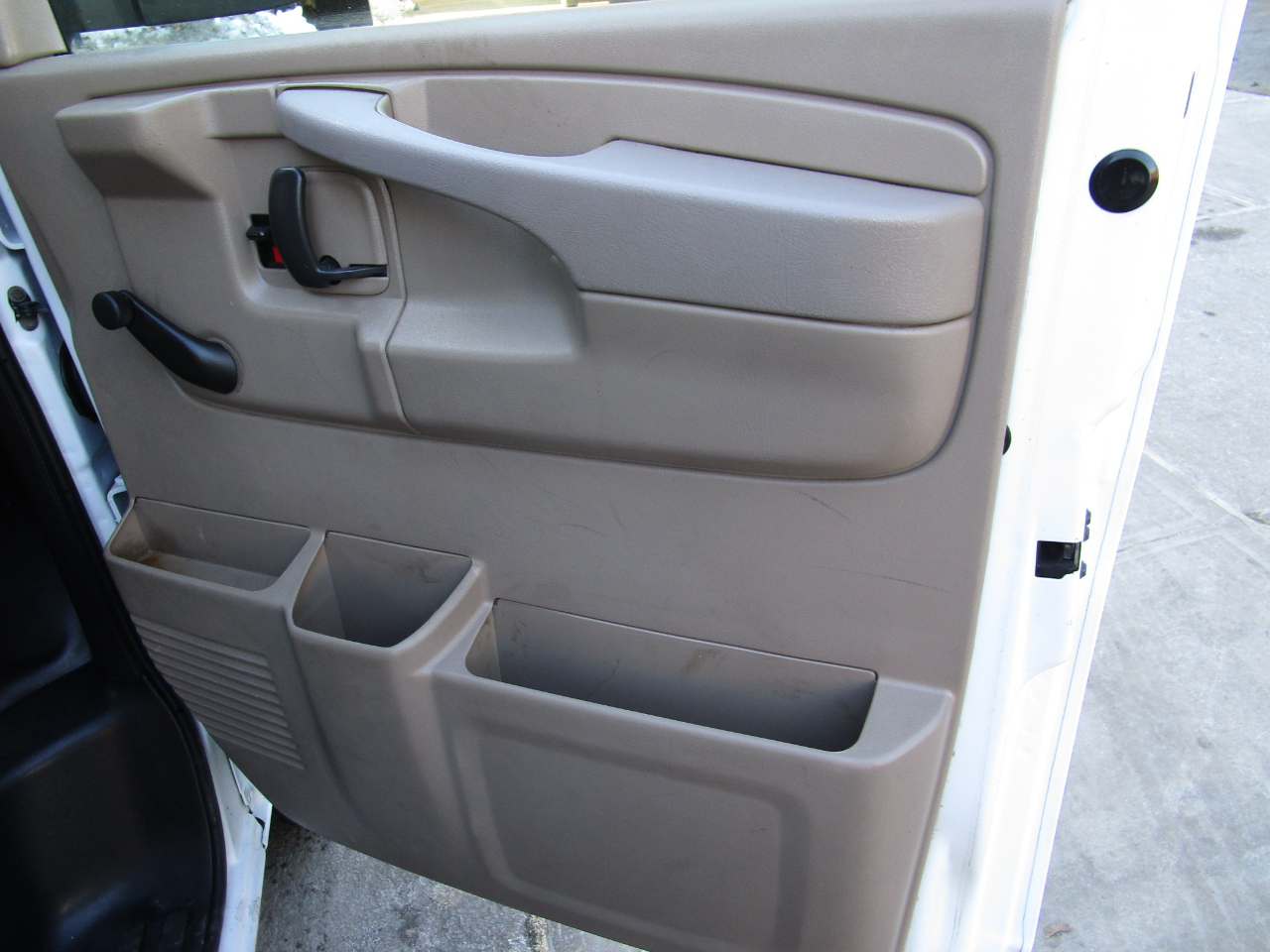 Chevrolet Express Cargo Van RWD 2500 135" 2011