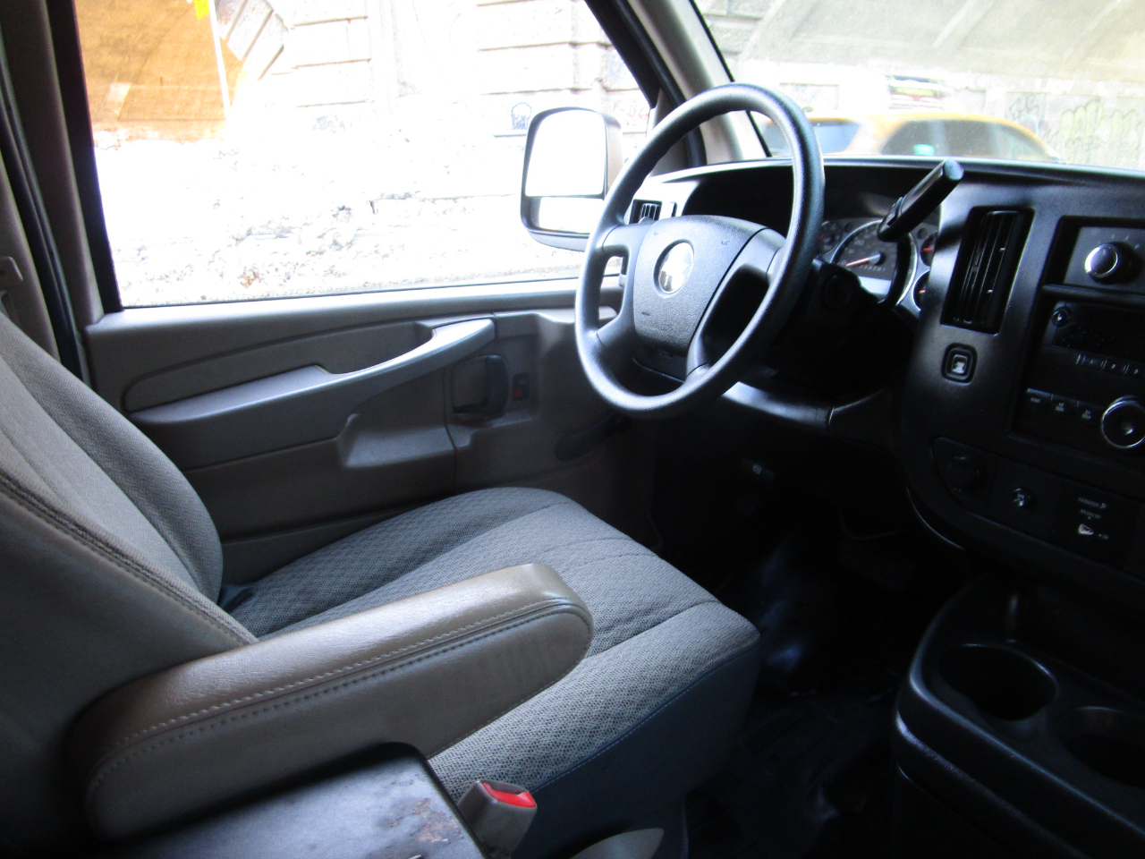 Chevrolet Express Cargo Van RWD 2500 135" 2011