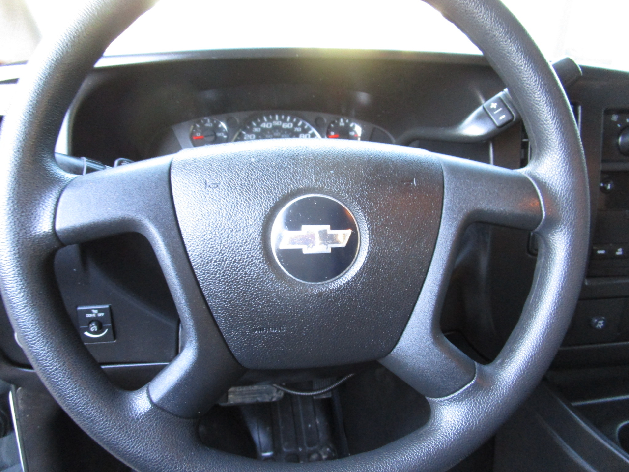 Chevrolet Express Cargo Van RWD 2500 135" 2011